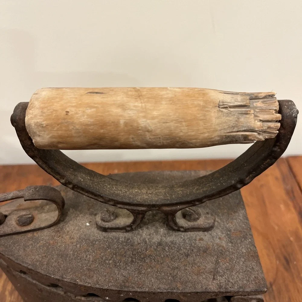 Antique 1900s Charcoal Coal Cast Iron Latch Wood‎ Handle Vintage Decor Shabby